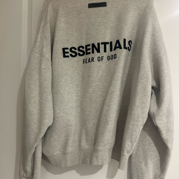Essentials Crewneck - Picture 3 of 4